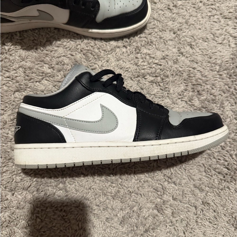 Jordan Men's Black and White Sneakers